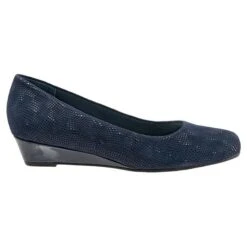 Trotters Lauren Navy 3D Patent Suede (Women's) 10 Trotters Lauren Navy 3D Patent Suede (Women's) -Dansko Shop pic3 8f5c42e8 afab 4df7 a0d2 300988125cd1