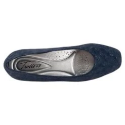 Trotters Lauren Navy 3D Patent Suede (Women's) 12 Trotters Lauren Navy 3D Patent Suede (Women's) -Dansko Shop pic5 14c81d27 6f17 4e26 9470 f76f4d068794