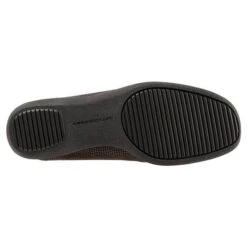 Trotters Jenn Mini Dots Dark Brown Patent Suede Leather (Women's) -Dansko Shop pic6 8284a460 ef0e 4b56 b17a 7f7aee9127a3